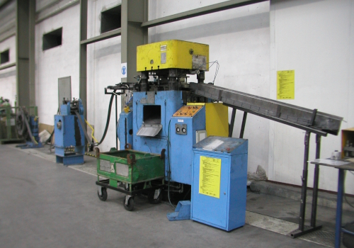 Cutting from a strip - Automatic line for cutting sheet metal from coils