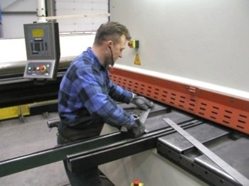 CNC sheet steel cutting - Guillotine shears  ERMAK rapprochement