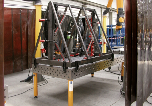 Welding and setting tables with accessories